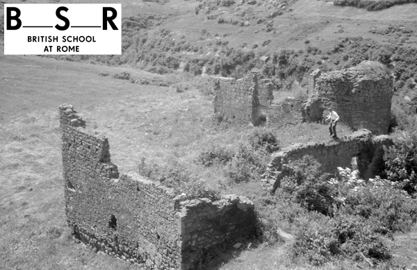 Foto anni '50 del sito archeologico di Santa Maria di Castelvecchio della British School at Rome