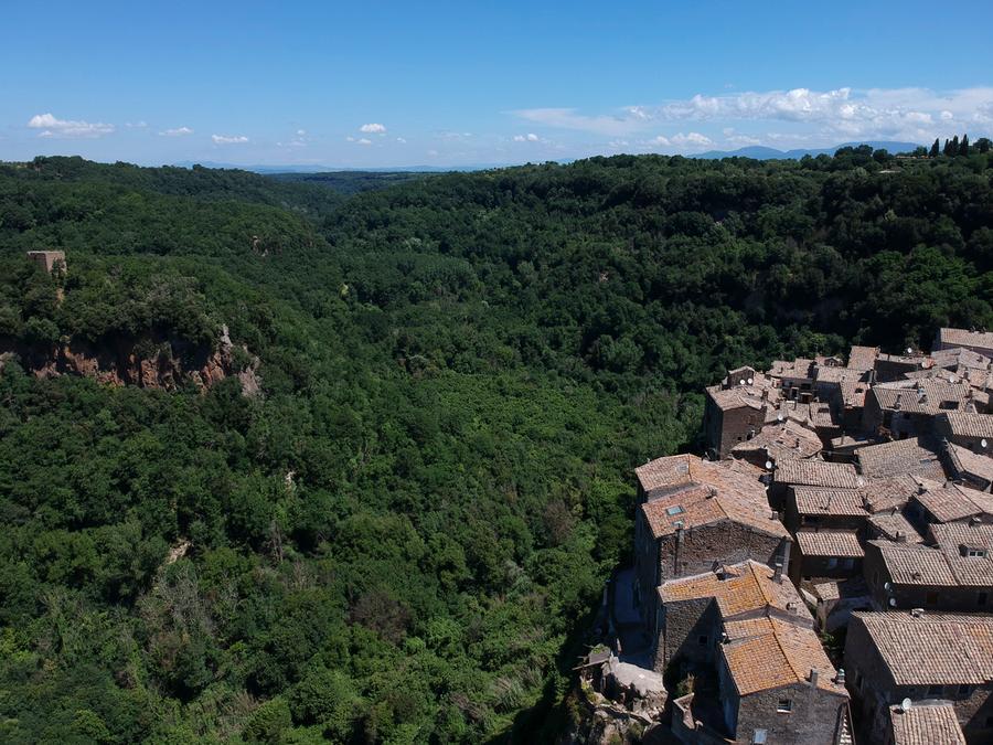 Calcata dall'alto - foto Four Seasons Natura e Cultura