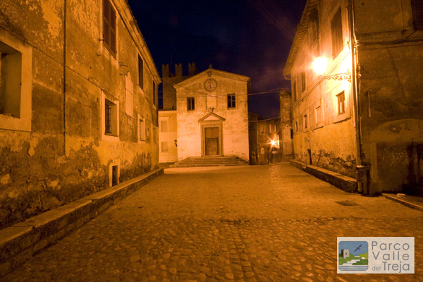 La chiesa del Santissimo Nome di Gesù nel borgo di Calcata - foto Roberto Sinibaldi