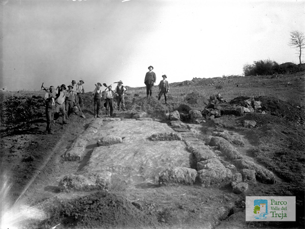Scavi dei primi del Novecento a Pizzo Piede - Archivio del Parco