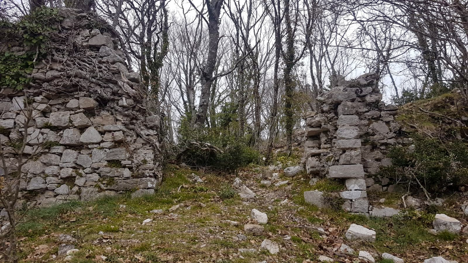 Ruderi delle Mura di Campello