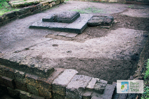 Altare nel tempio falisco lungo le rive del Treja - foto Archivio Parco