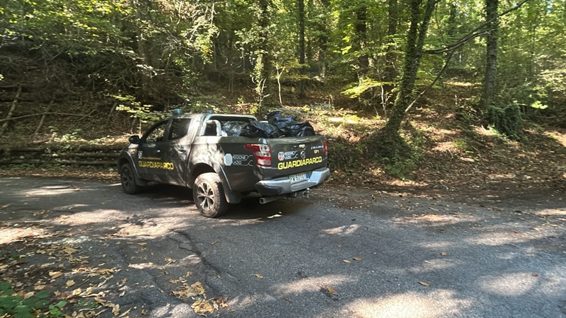 Guardiaparco in azione per la pulizia e la tutela del territorio