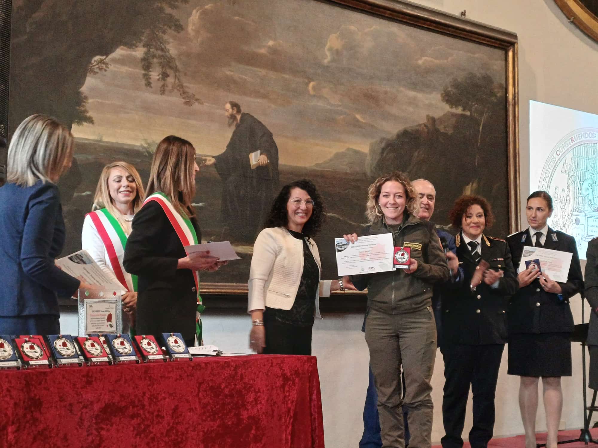 Encomio Donna InDivisa