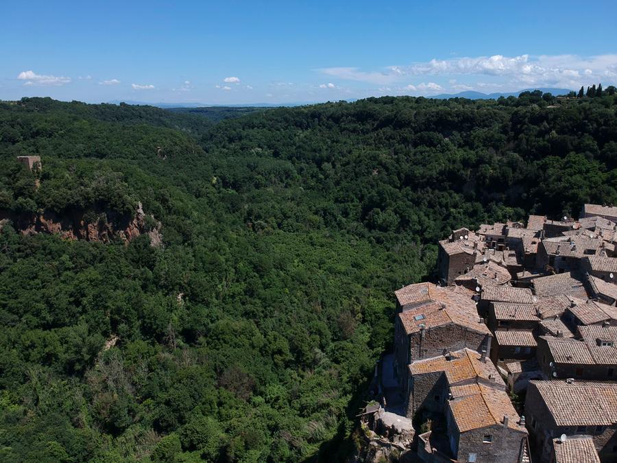 Calcata dall'alto - foto Four Seasons Natura e Cultura