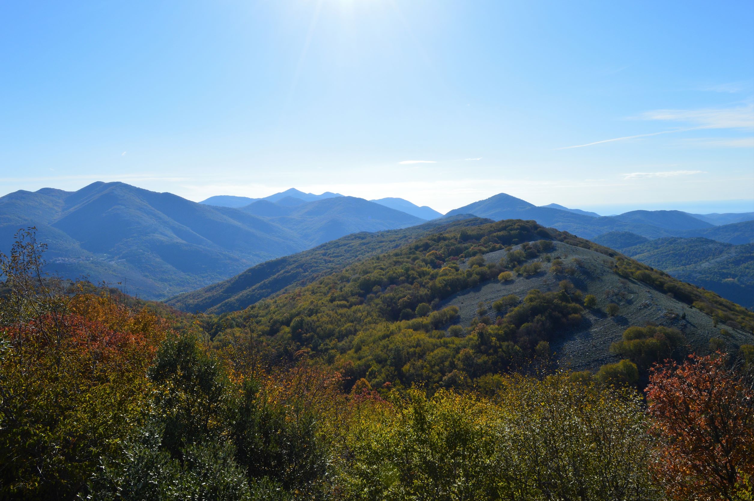 Vista dal Monte Appiolo vesro i Monti Reginatonda e Crispi