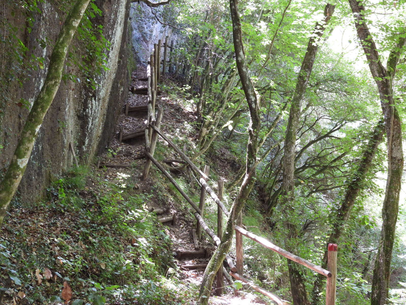 Accesso al complesso delle Tombe Tanzinas