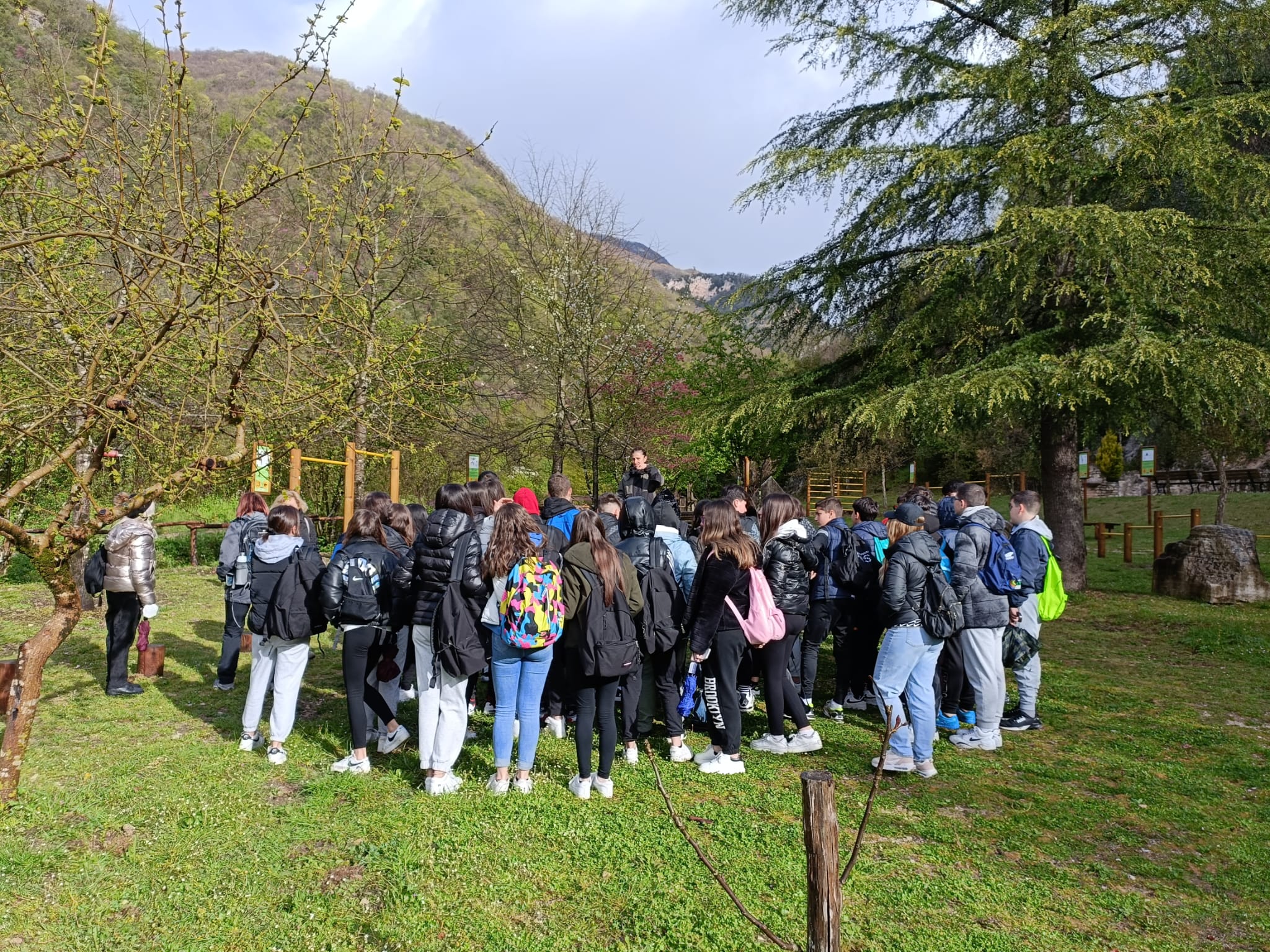 Gli alunni al Giardino dei Cinque Sensi di Licenza