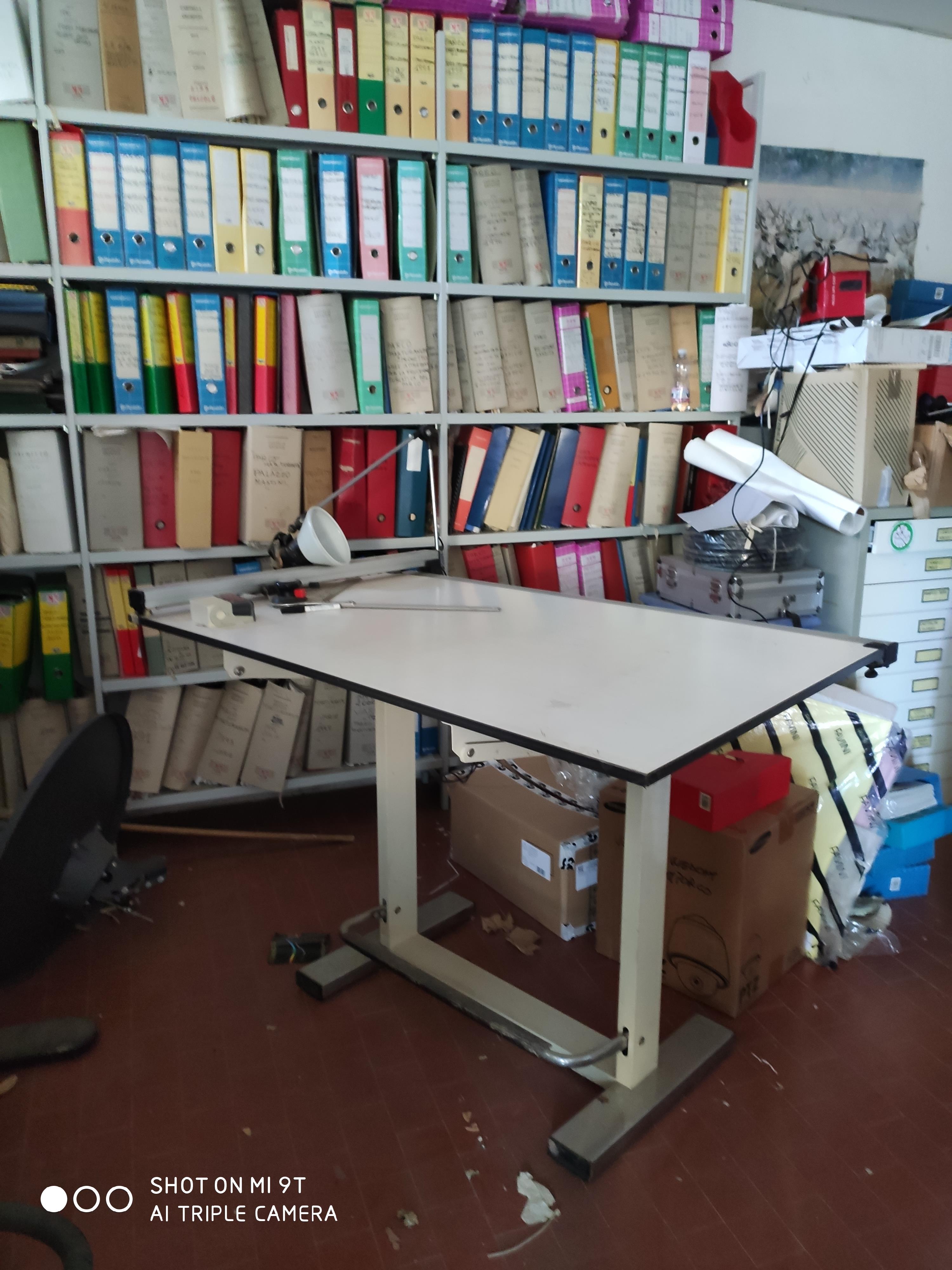 tavolo da disegno tecnico all'asta