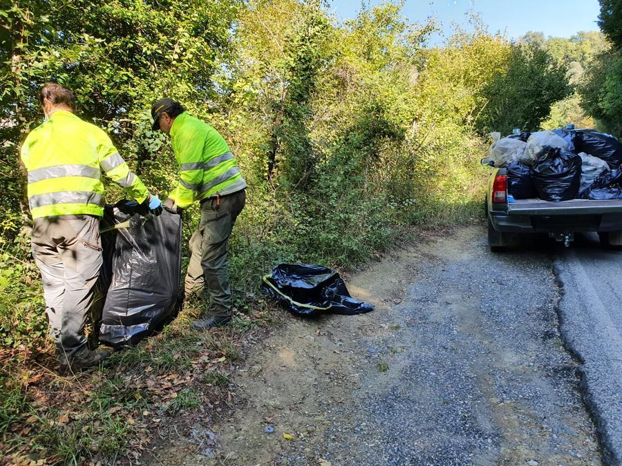 Il personale del Parco in strada - foto Gianni Guaita