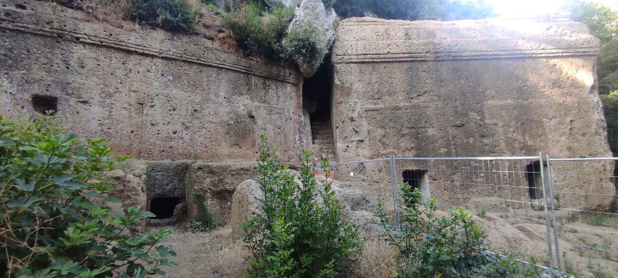 Tomba della Regina (dx) e della Salamandra (sn)