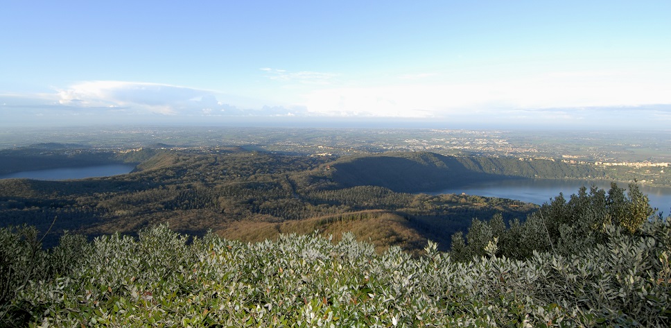Monte Cavo, vista sui due laghi