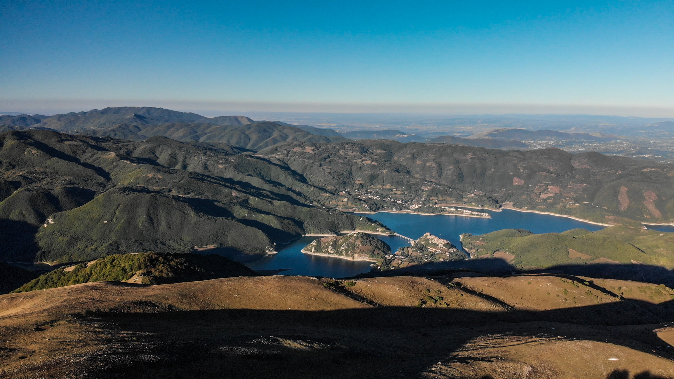 Veduta del lago del Turano