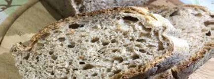 Pane integrale al forno a legna