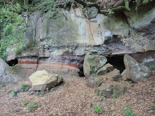 Parete di roccia lungo il sentiero 511