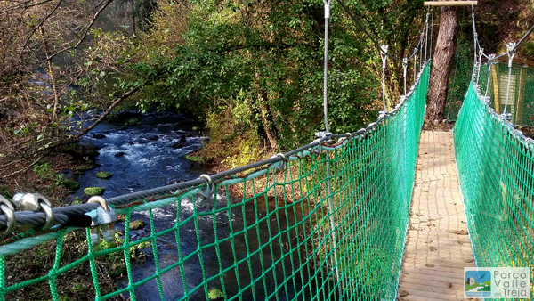 Ponte sospeso sul Treja - foto Archivio Parco