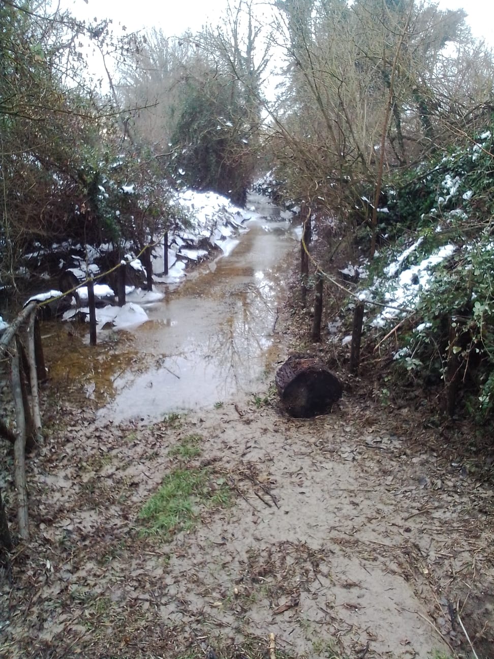 Tratto allagato del sentiero dei due laghi