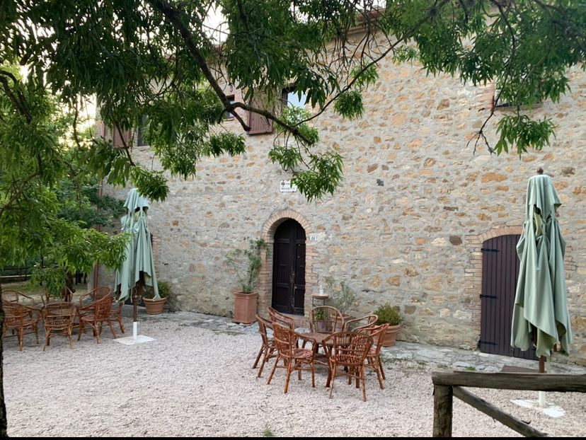 Casale Monaldesca all'interno della Riserva Naturale Monte Rufeno